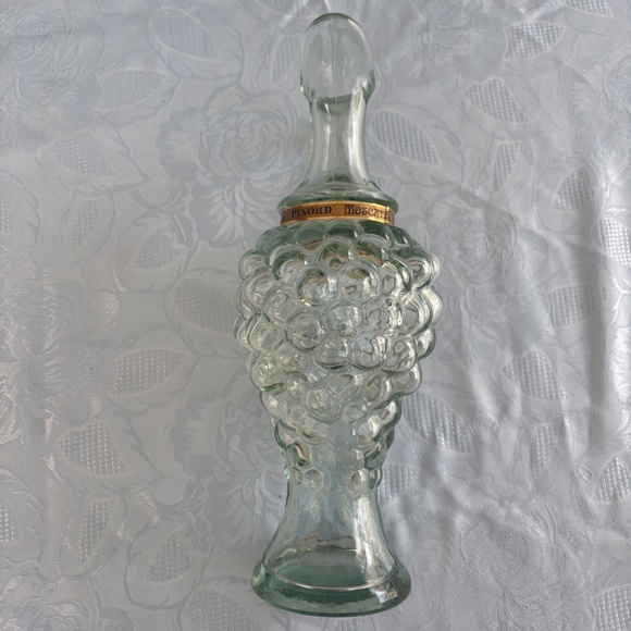 Pinord Muscatel Grape Wine Bottle - Picture 3 of 5